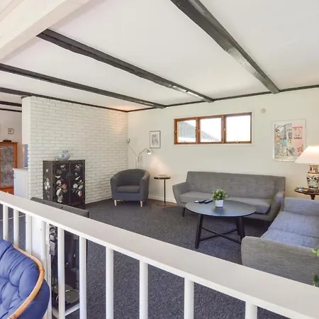 Three-bedroom Holiday In 펜션 *