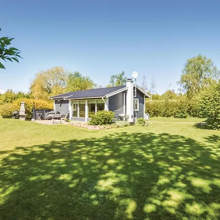 Three-bedroom Holiday In Højby