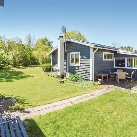 펜션 Three-bedroom Holiday In