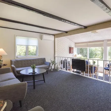 펜션 Three-bedroom Holiday In