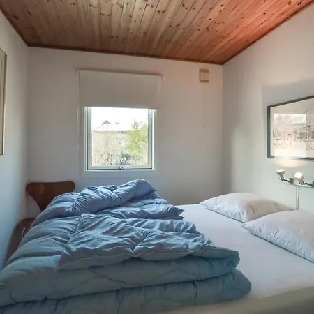 Three-bedroom Holiday In 펜션 *